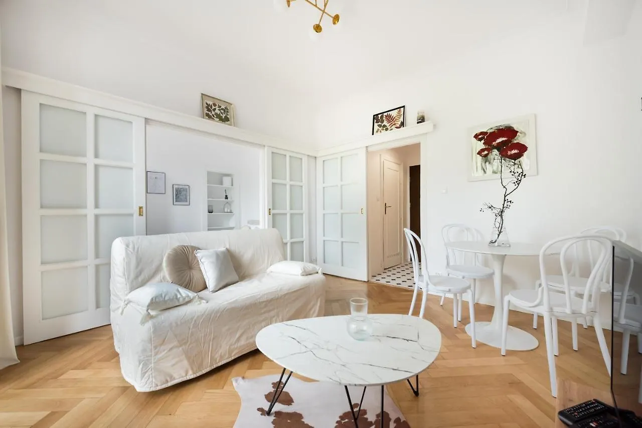 Plac Konstytucji Bright Apartment Warsaw