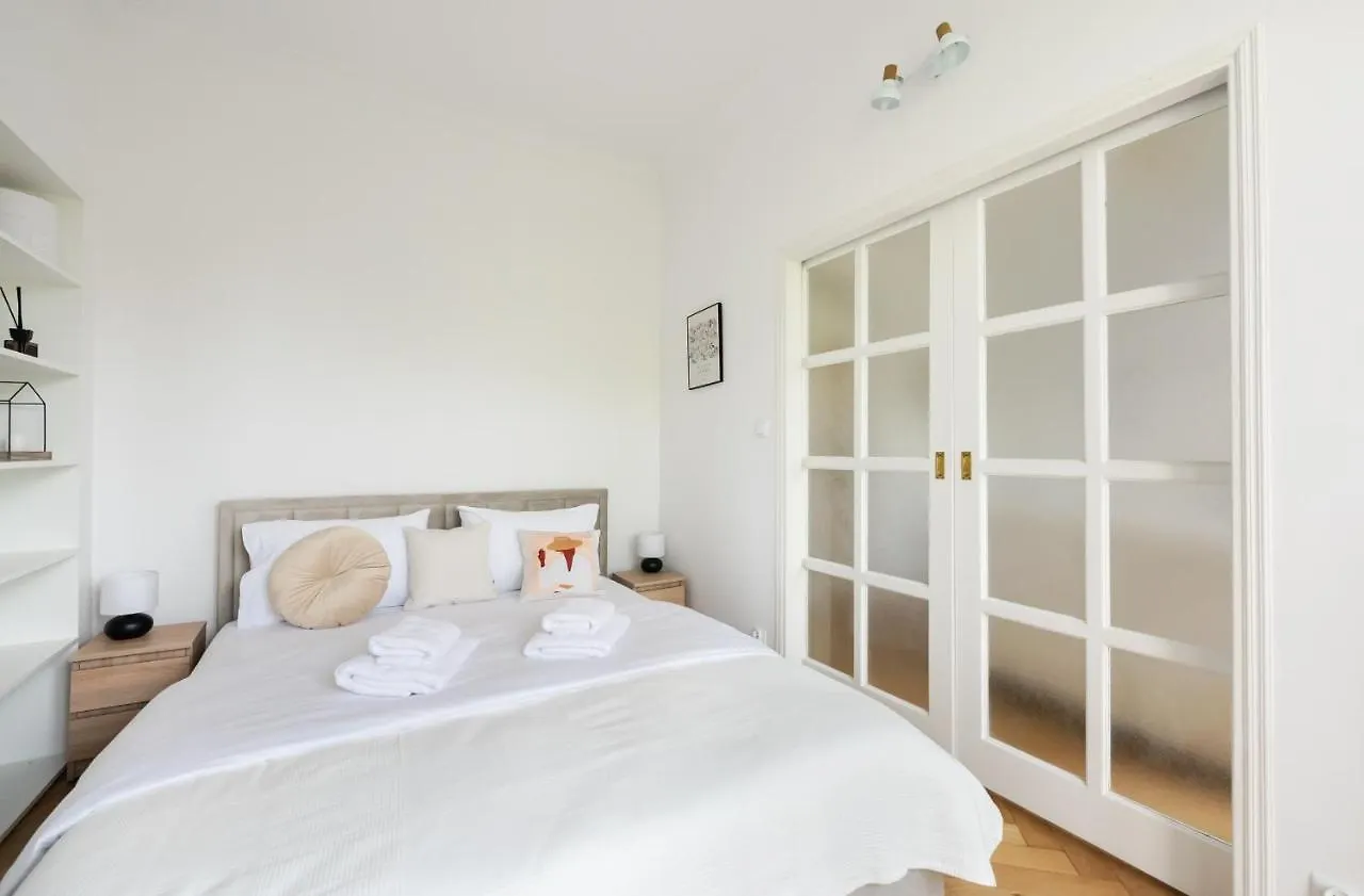 Plac Konstytucji Bright Apartment Warsaw